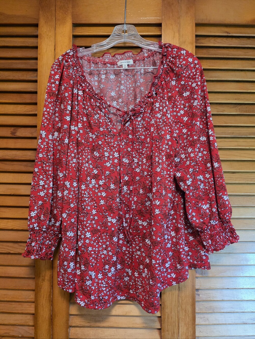 Max Studio Red Floral Boho Peasant Blouse Size 1X Smocked String Tie Split